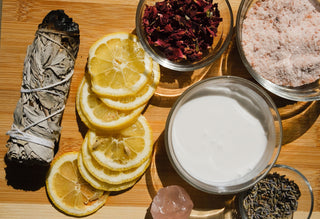 THE DIVINE FEMININE PEARL-INFUSED HYDRATING SEA SALT SOAK - Sun Potion