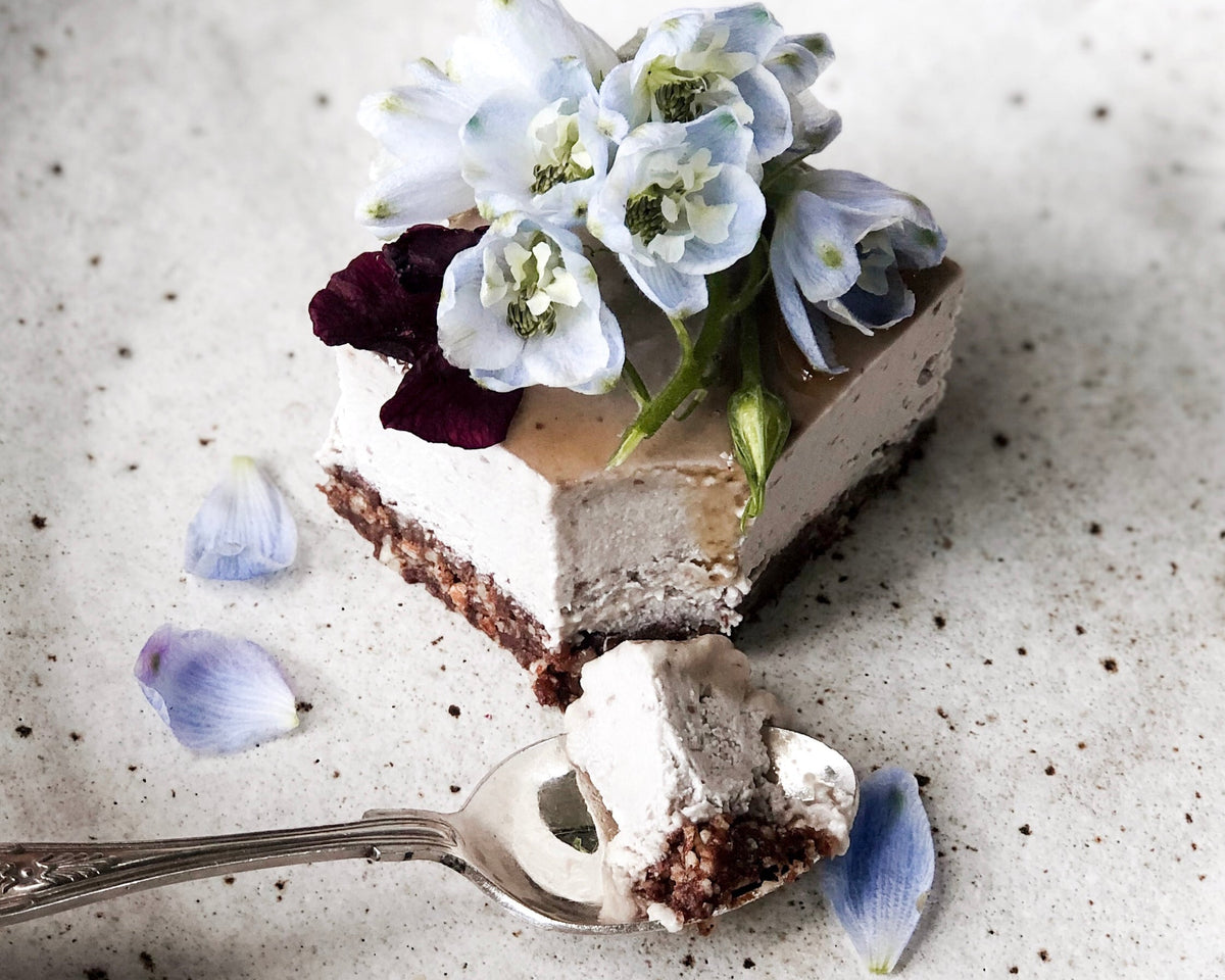 RAW COFFEE & CARAMEL CREAM CAKE - Sun Potion