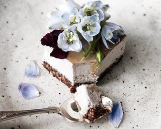 RAW COFFEE & CARAMEL CREAM CAKE